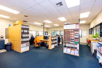 2,357M² AIRPORT OAKS INDUSTRIAL WITH LARGE YARD