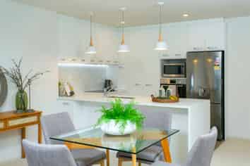 9505/ Greenwich Way, Unsworth Heights