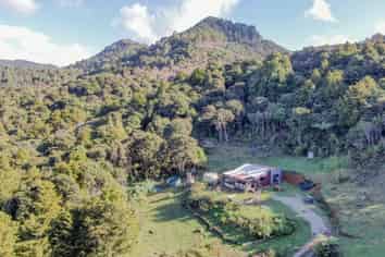 684  Honeymoon Valley Rd, Peria