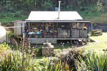 684  Honeymoon Valley Rd, Peria