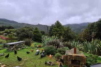 684  Honeymoon Valley Rd, Peria