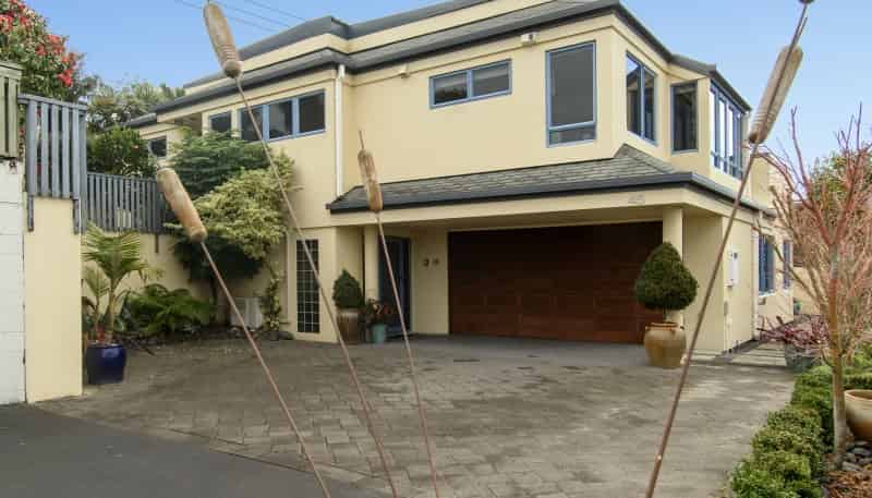 45 Harvey Street, Avenues