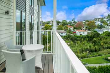 9602/ Greenwich Way, Unsworth Heights