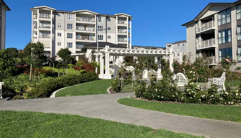 7304/ Greenwich Way, Unsworth Heights