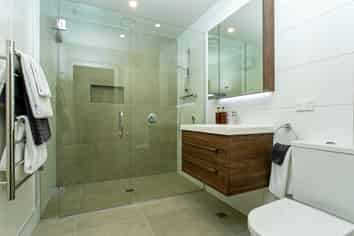 7304/ Greenwich Way, Unsworth Heights