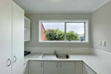 2/82 Moore Street, Hillcrest