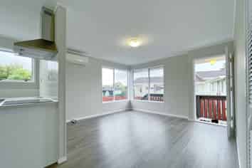 2/82 Moore Street, Hillcrest