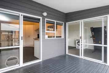 8 Ngaio Street, West End