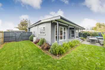 8 Ngaio Street, West End