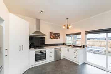 8 Ngaio Street, West End