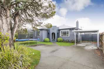 8 Ngaio Street, West End