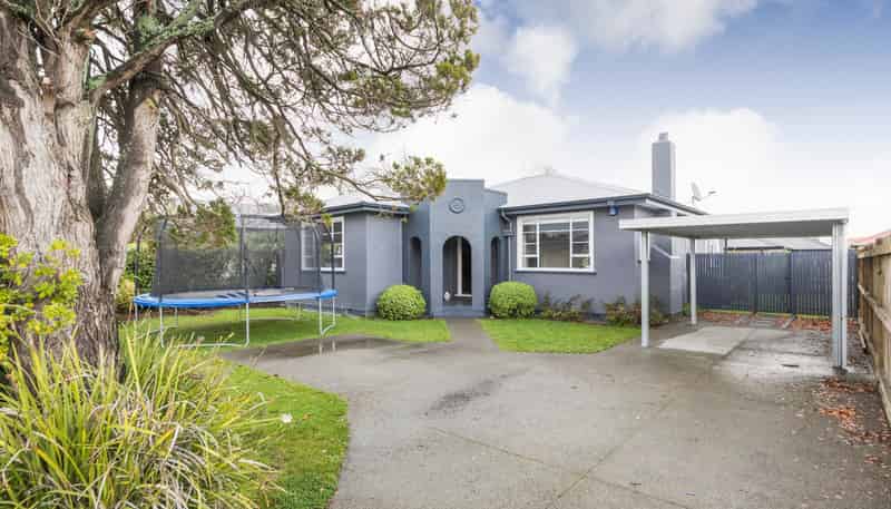 8 Ngaio Street, West End