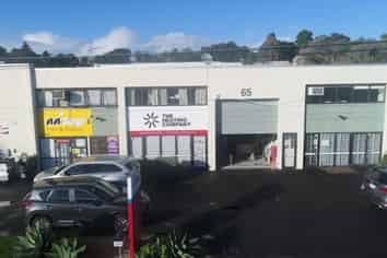 Immaculate & Road frontage