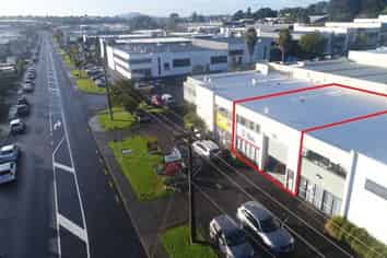 Immaculate & Road frontage