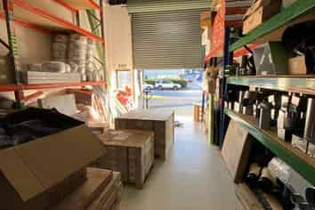 Immaculate & Road frontage