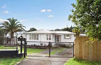 51 Lauderdale Road, Birkdale