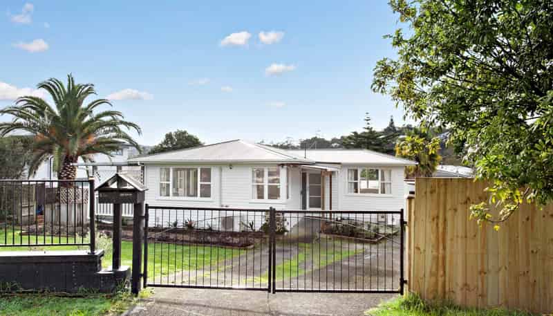 51 Lauderdale Road, Birkdale