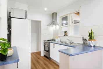 51 Lauderdale Road, Birkdale