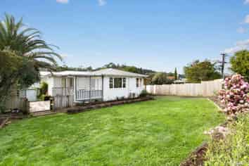 51 Lauderdale Road, Birkdale