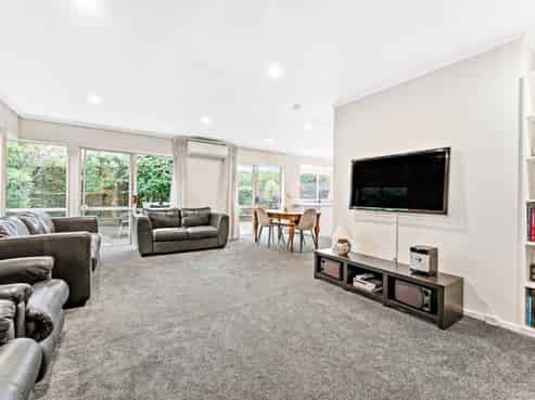 2/24 Steeple Rise, Pakuranga