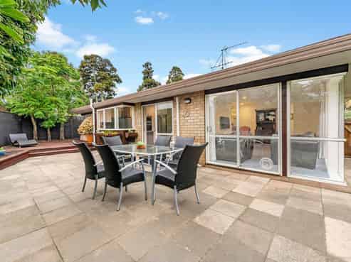 2/24 Steeple Rise, Pakuranga