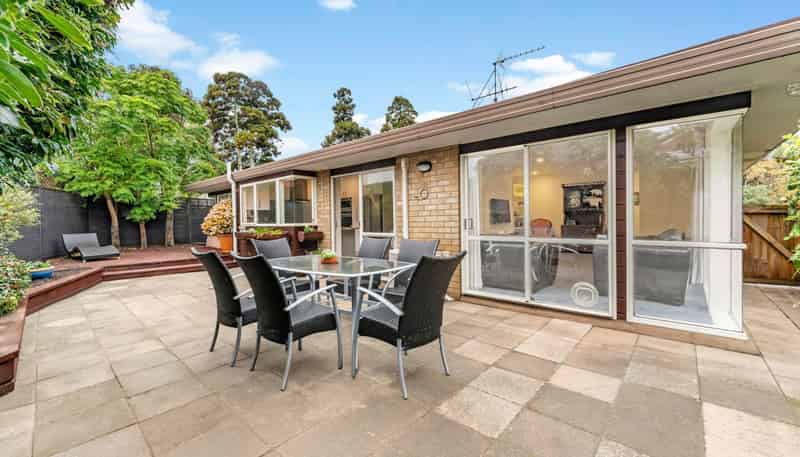 2/24 Steeple Rise, Pakuranga