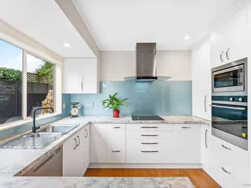 2/24 Steeple Rise, Pakuranga