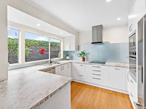 2/24 Steeple Rise, Pakuranga