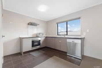 9/172 McLeod Road, Te Atatu South