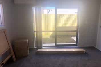 Granny/23A Victory Road, Papatoetoe