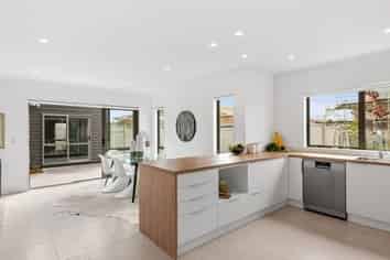 69 Pepene Avenue, Takanini