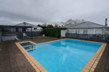 74 Raleigh Street, Leamington