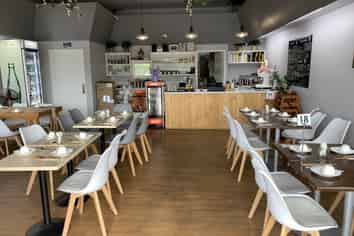 Cafe/Restaurant - Cheap Rent