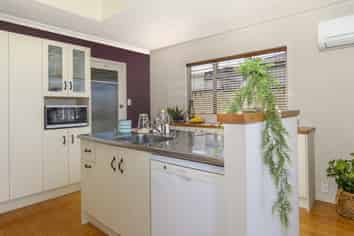 61a Christopher Street, Avenues