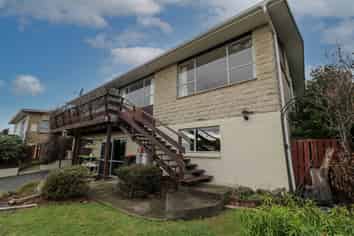 15 Clyde Carr Crescent, Waimataitai