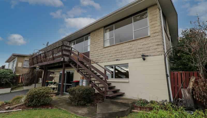 15 Clyde Carr Crescent, Waimataitai