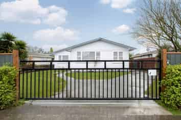 135 Riverbend Road, Onekawa