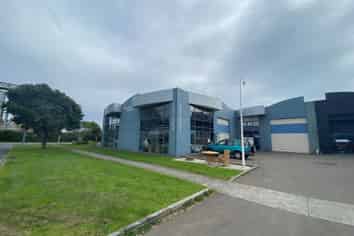 Corner profile showroom for lease