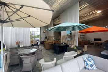 Corner profile showroom for lease