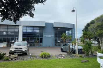 Corner profile showroom for lease