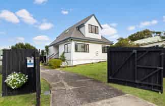 6 Clarion Place, Glendene