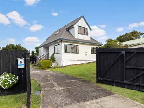 6 Clarion Place, Glendene