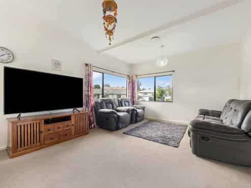 6 Clarion Place, Glendene