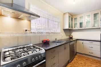 4 Backhurst Grove, Massey