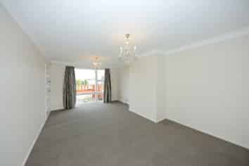 2/345 Breezes Road, Aranui