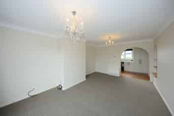 2/345 Breezes Road, Aranui