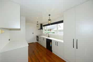 2/345 Breezes Road, Aranui