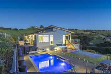 22 Rothschild Terrace, Waiheke Island