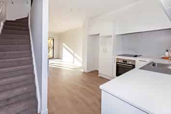 6/8 James Laurie Street, Henderson