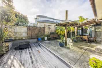 6 Kouras Place, Flat Bush